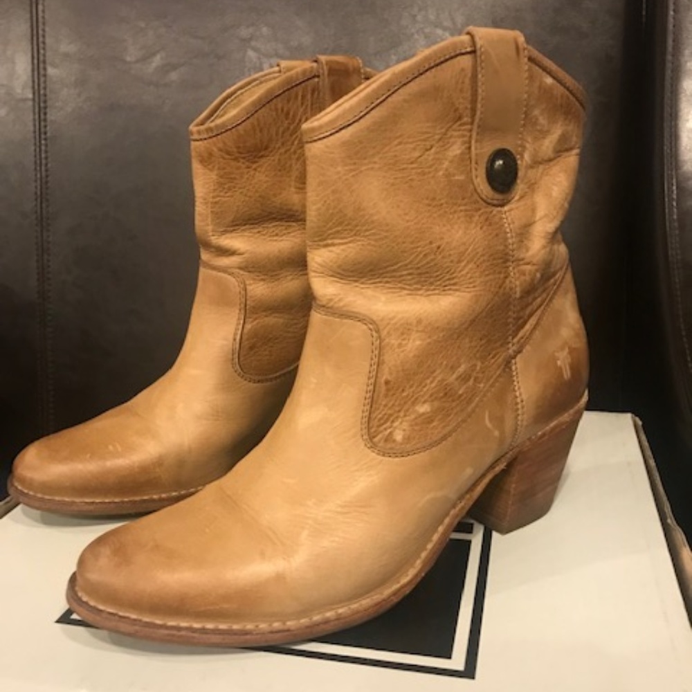 FRYE Jackie Button Short Boots Sz 9